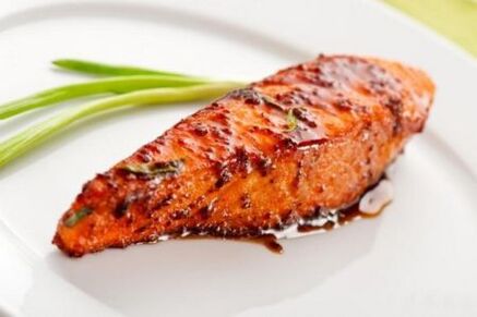 Gebratener Fisch in Sojasauce