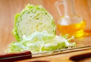 Gehackter Kohl für Salat