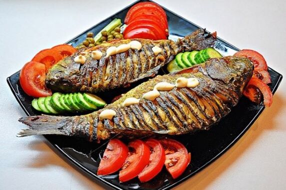 Nach der japanischen Diät können Sie gebackenen Fisch mit Gemüse kochen